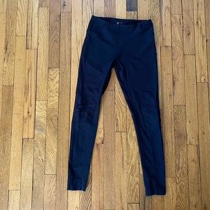 Mondetta work out leggings with shear inner calf. Moto style knees.